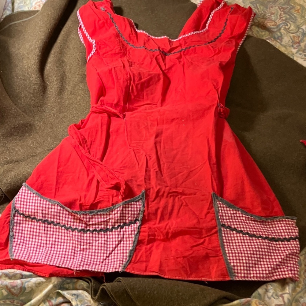 1950’s smock apron with gingham pockets